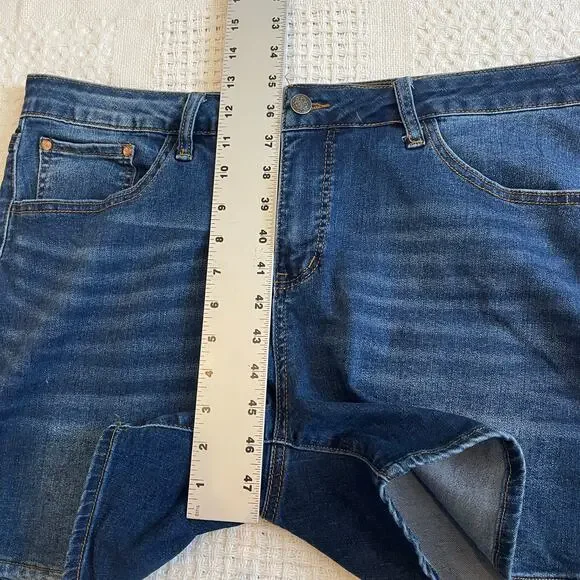 !iT 16 Claire curvy stretch jean shorts SH 1994 - Picture 7 of 12